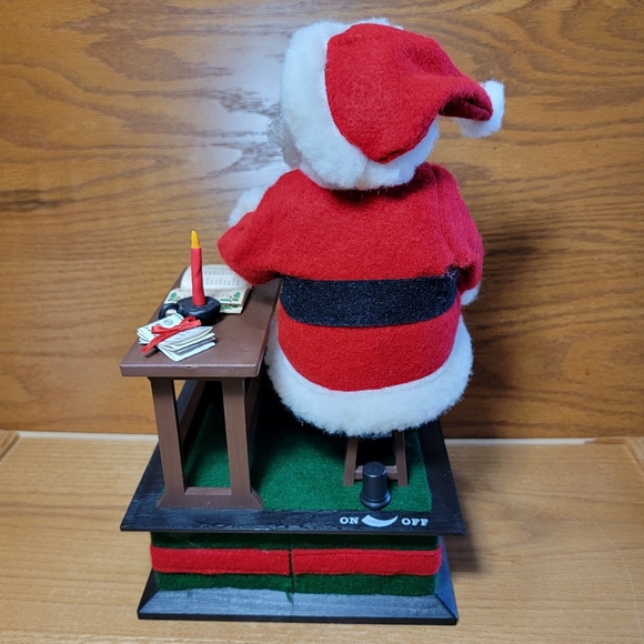 Musical Santa Figure Holiday Scene Christmas Crestone's Christmas Family 1990 - Picture 4 of 16